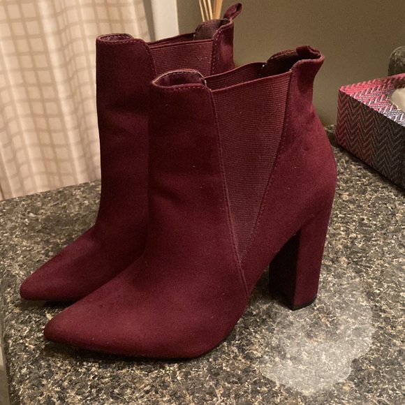$8 ADD ON Charlotte Russe Faux Suede Heeled Ankle Booties Maroon - Picture 3 of 11